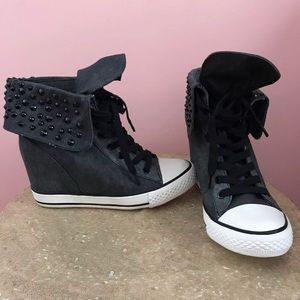 NIB Goldluxe wedge sneaker size 8